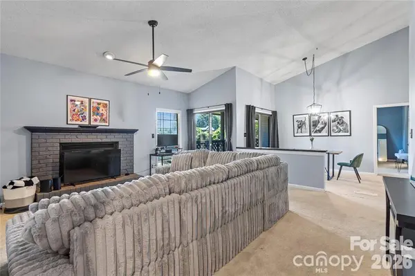 5870 Harris Grove LN, Charlotte, NC 28212