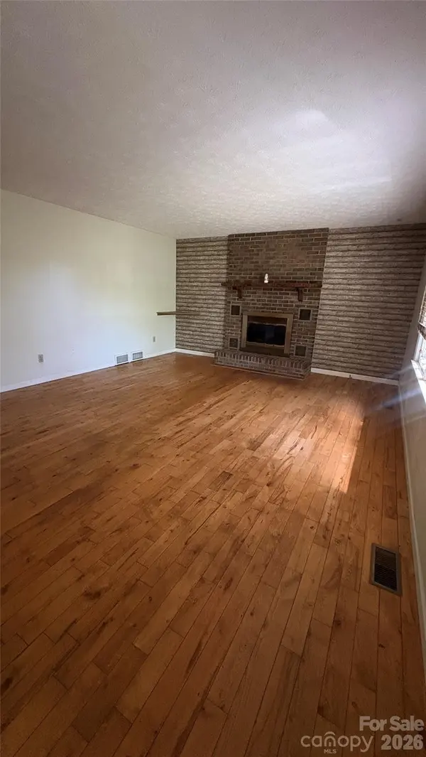132 Haynes ST, Hendersonville, NC 28791