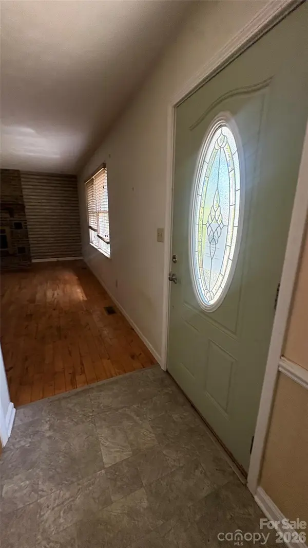 132 Haynes ST, Hendersonville, NC 28791