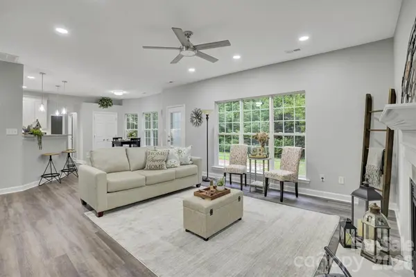 520 Grantham LN, Charlotte, NC 28262