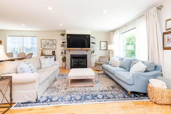 32 Greenwood Fields DR, Asheville, NC 28804