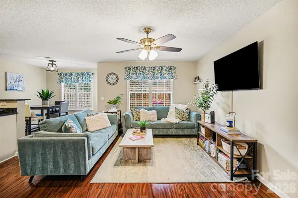9725 Mattforest CIR, Charlotte, NC 28277