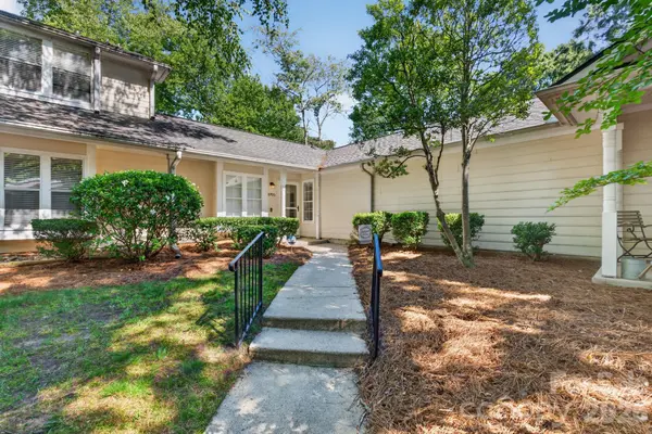 2705 Tiergarten LN, Charlotte, NC 28210