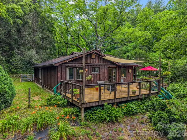 2212 Green River RD, Zirconia, NC 28790