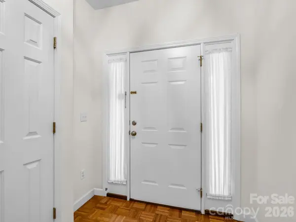 6 Scottish CIR, Asheville, NC 28803