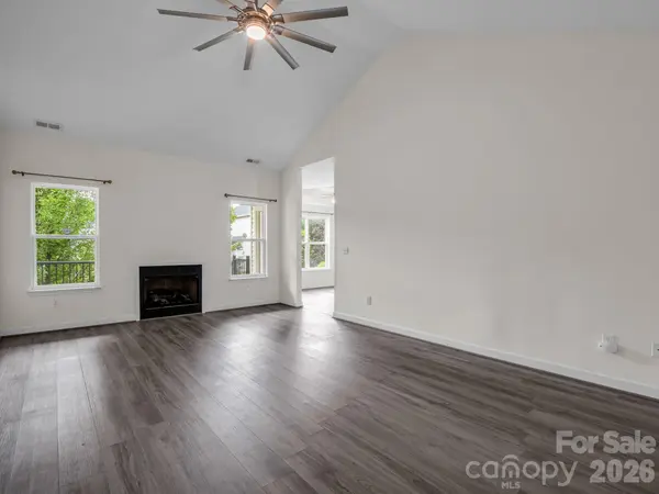 6 Scottish CIR, Asheville, NC 28803