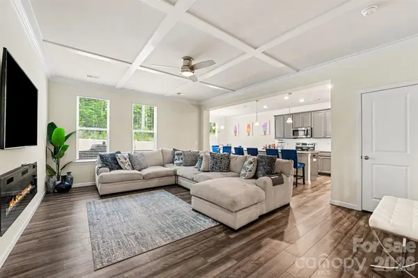 8216 Merryvale LN, Charlotte, NC 28214