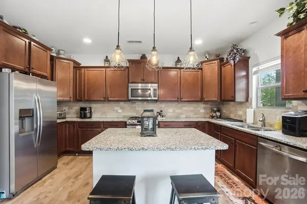 1231 Tranquil Falls LN, Matthews, NC 28104