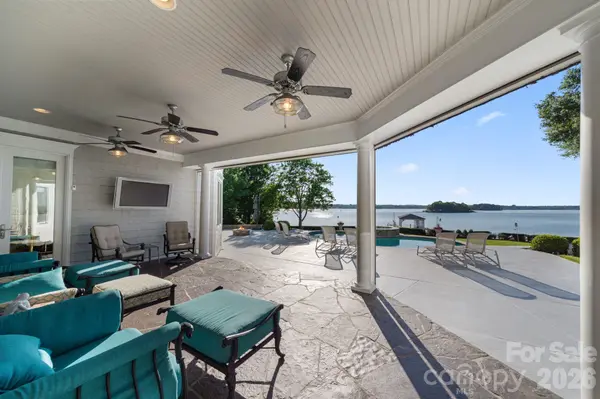 2477 Peninsula Shores CT, Denver, NC 28037