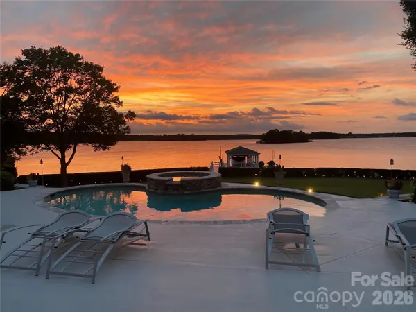 2477 Peninsula Shores CT, Denver, NC 28037