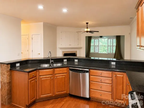 47 Victoria Park DR, Hendersonville, NC 28792