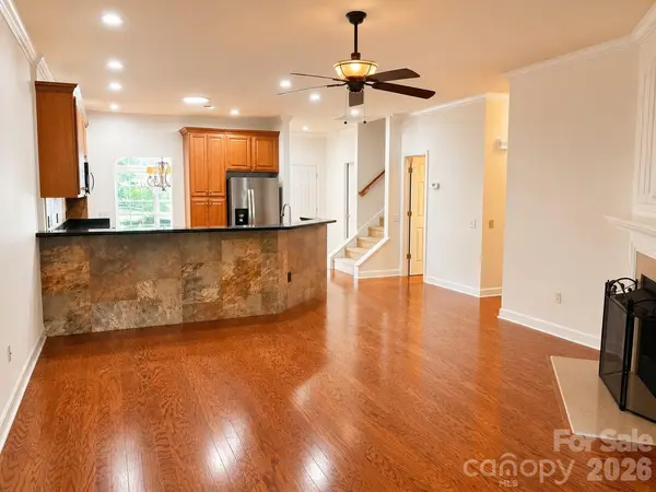 47 Victoria Park DR, Hendersonville, NC 28792