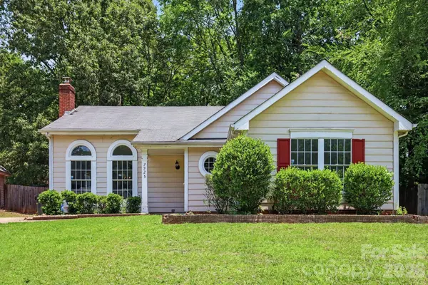 7925 Turquoise DR, Charlotte, NC 28215