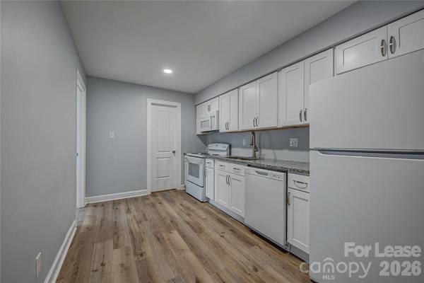 1048 Avondale RD #17, Lowell, NC 28098
