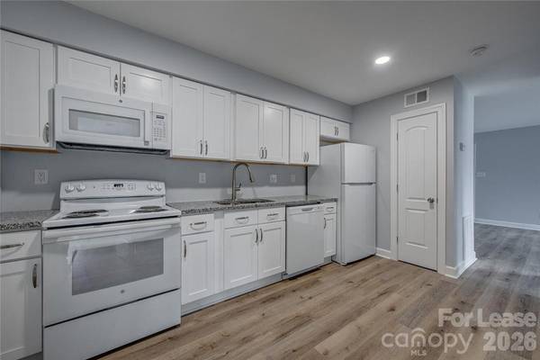 1048 Avondale RD #17, Lowell, NC 28098