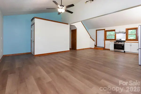 109 Narrow Way RD, Burnsville, NC 28714