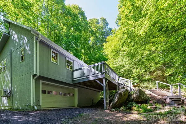 109 Narrow Way RD, Burnsville, NC 28714