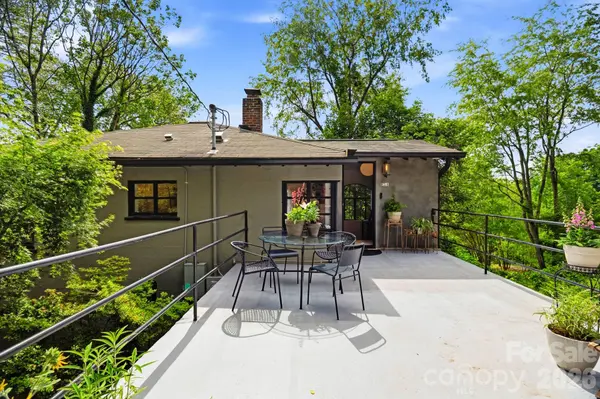 38 Aurora DR, Asheville, NC 28805