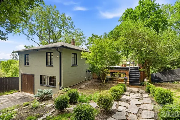 38 Aurora DR, Asheville, NC 28805