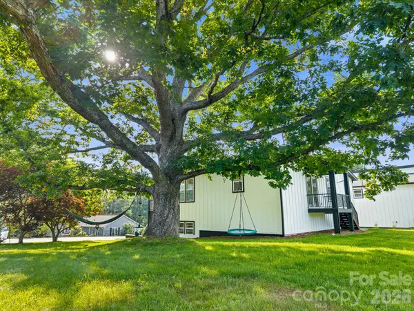 45 Klimovych RD, Hendersonville, NC 28792