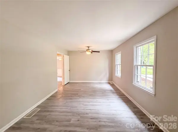 141 Greenbriar DR, Matthews, NC 28104