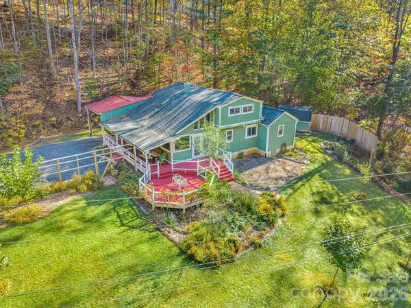 226 Fish Pond LN, Burnsville, NC 28714