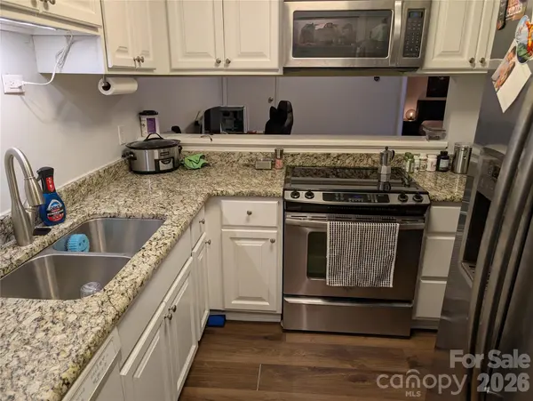 1600 Sharon RD, Charlotte, NC 28210