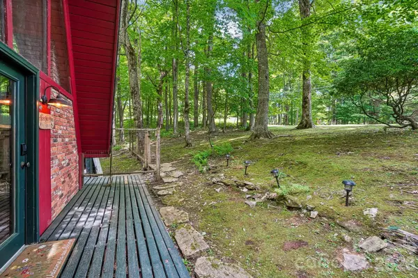 201 Hampton Gap DR, Mars Hill, NC 28754