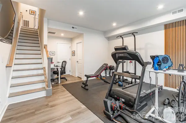 924 Broad River LN, Charlotte, NC 28211
