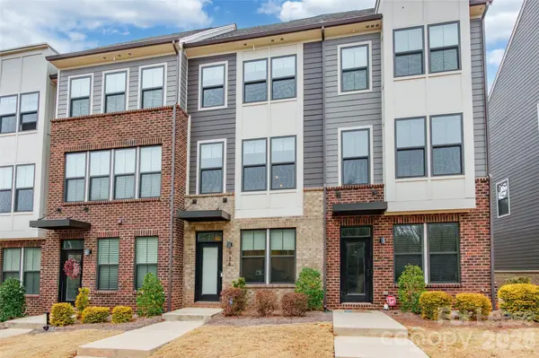 924 Broad River LN, Charlotte, NC 28211