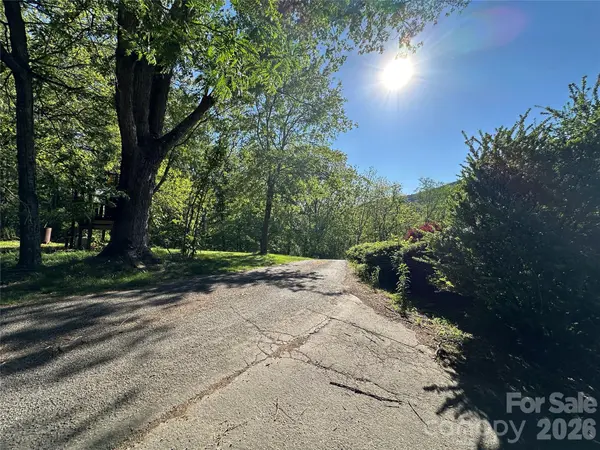 126 Ridgeline RD, Clyde, NC 28721