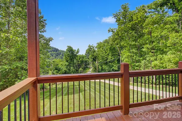 300 Green Meadow LN, Mars Hill, NC 28754