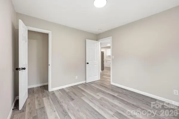 1829 Taylor AVE, Charlotte, NC 28216