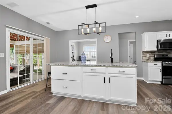 17126 Cambridge Woods CT, Charlotte, NC 28277