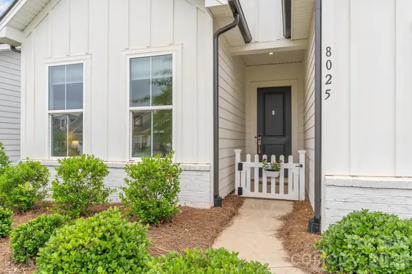 8025 Brookbank DR, Charlotte, NC 28269