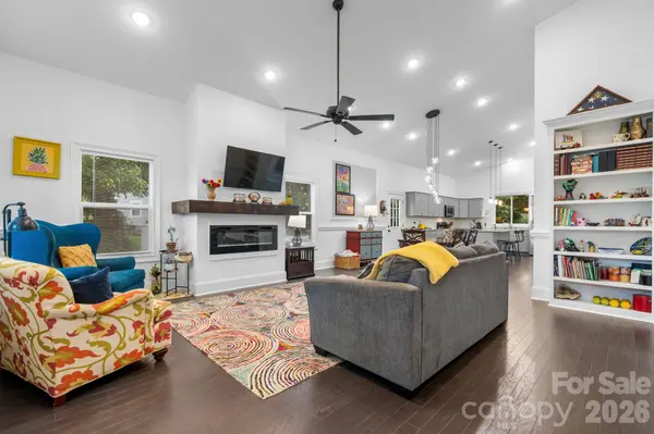 329 W F ST, Newton, NC 28658