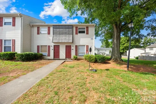 7915 Oak Meadow CT, Charlotte, NC 28210