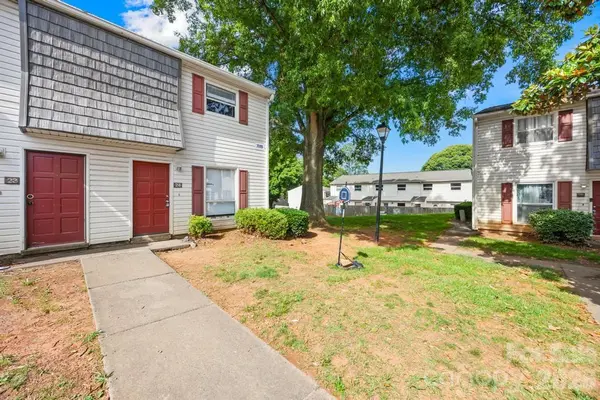 7915 Oak Meadow CT, Charlotte, NC 28210