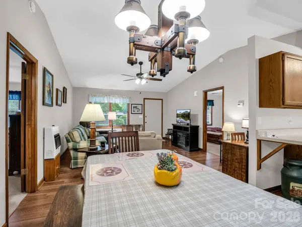182 Resada DR, Brevard, NC 28712