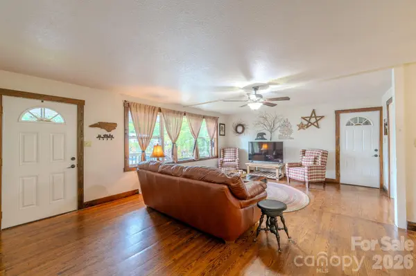 84 English RD, Spruce Pine, NC 28777