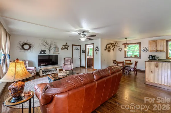 84 English RD, Spruce Pine, NC 28777