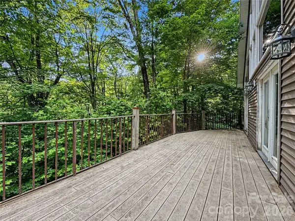 578 Three Top CIR, West Jefferson, NC 28694