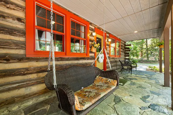 128 Tee Off LN, Hendersonville, NC 28792