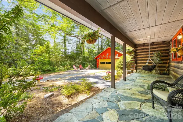 128 Tee Off LN, Hendersonville, NC 28792