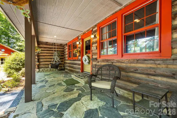 128 Tee Off LN, Hendersonville, NC 28792