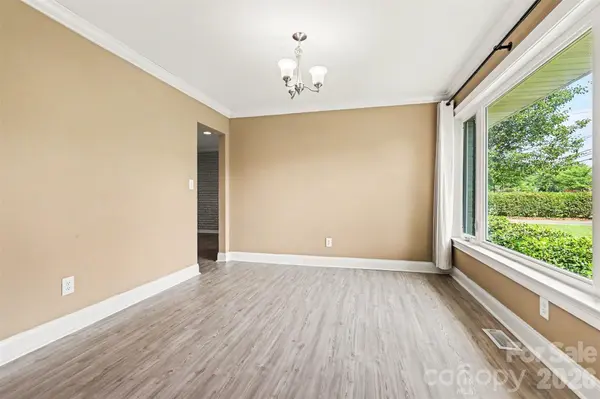 7048 Delta Lake DR, Charlotte, NC 28215