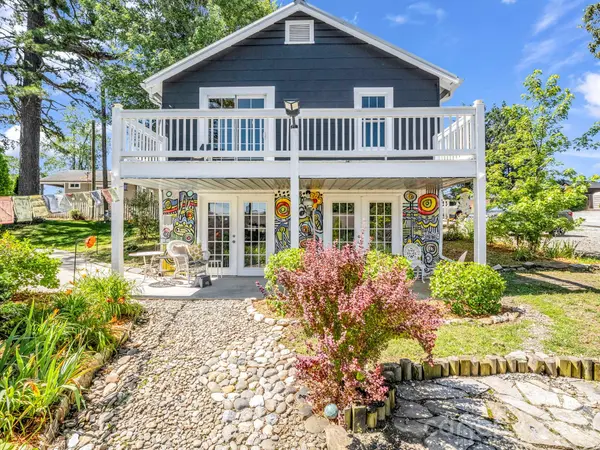 302 Davis ST, Hendersonville, NC 28739