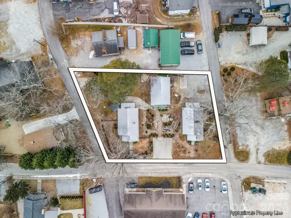 302 Davis ST, Hendersonville, NC 28739