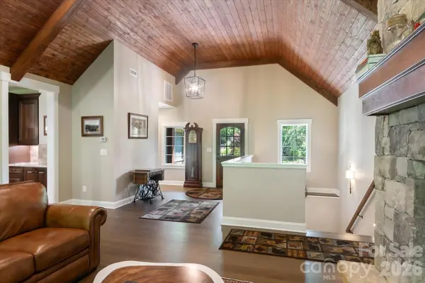 620 Camptown RD, Brevard, NC 28712
