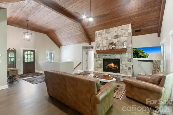 620 Camptown RD, Brevard, NC 28712